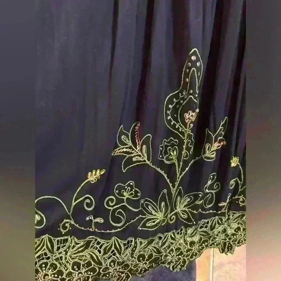 Beautiful rayon Krista Lee tunic top. Green and black size Large. - Picture 5 of 5